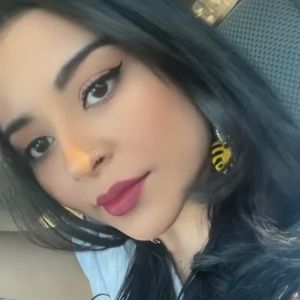 Meet your Posher, Larissa